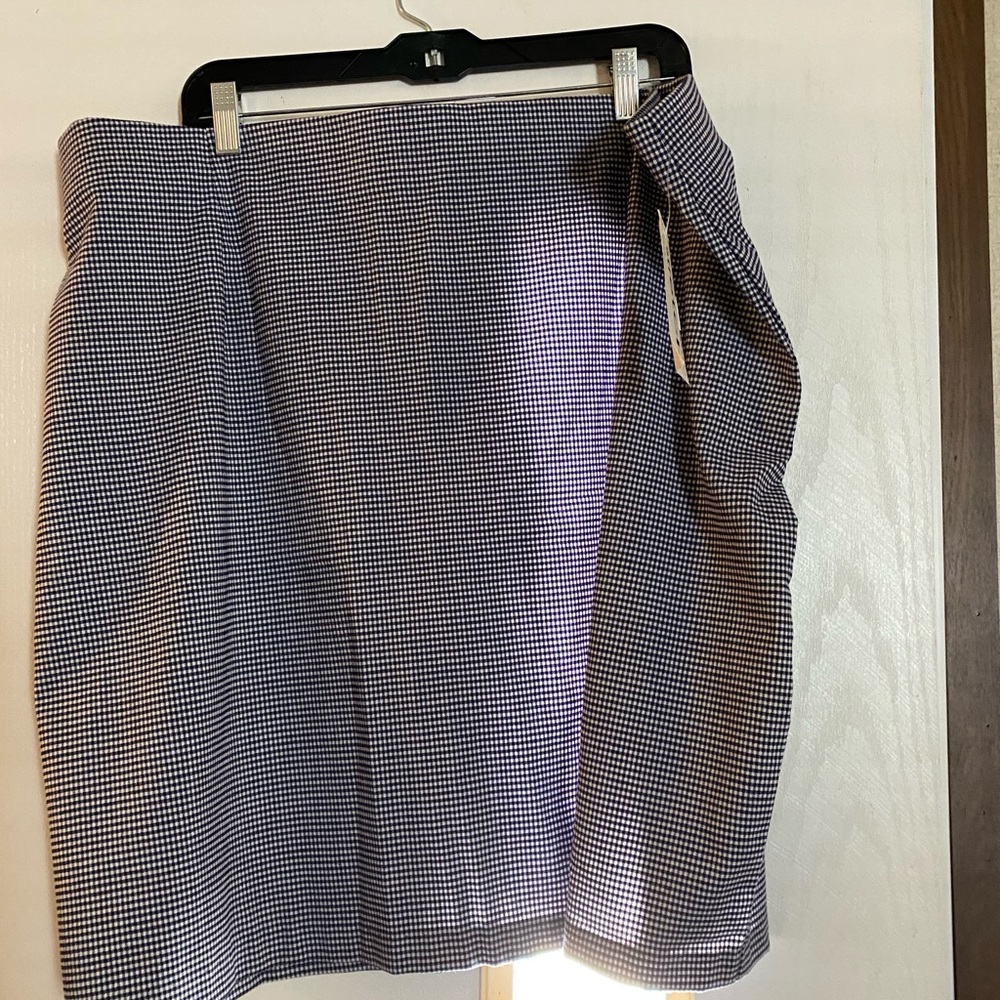 WOMANS short and straight skirt size 26/28 woman’s
